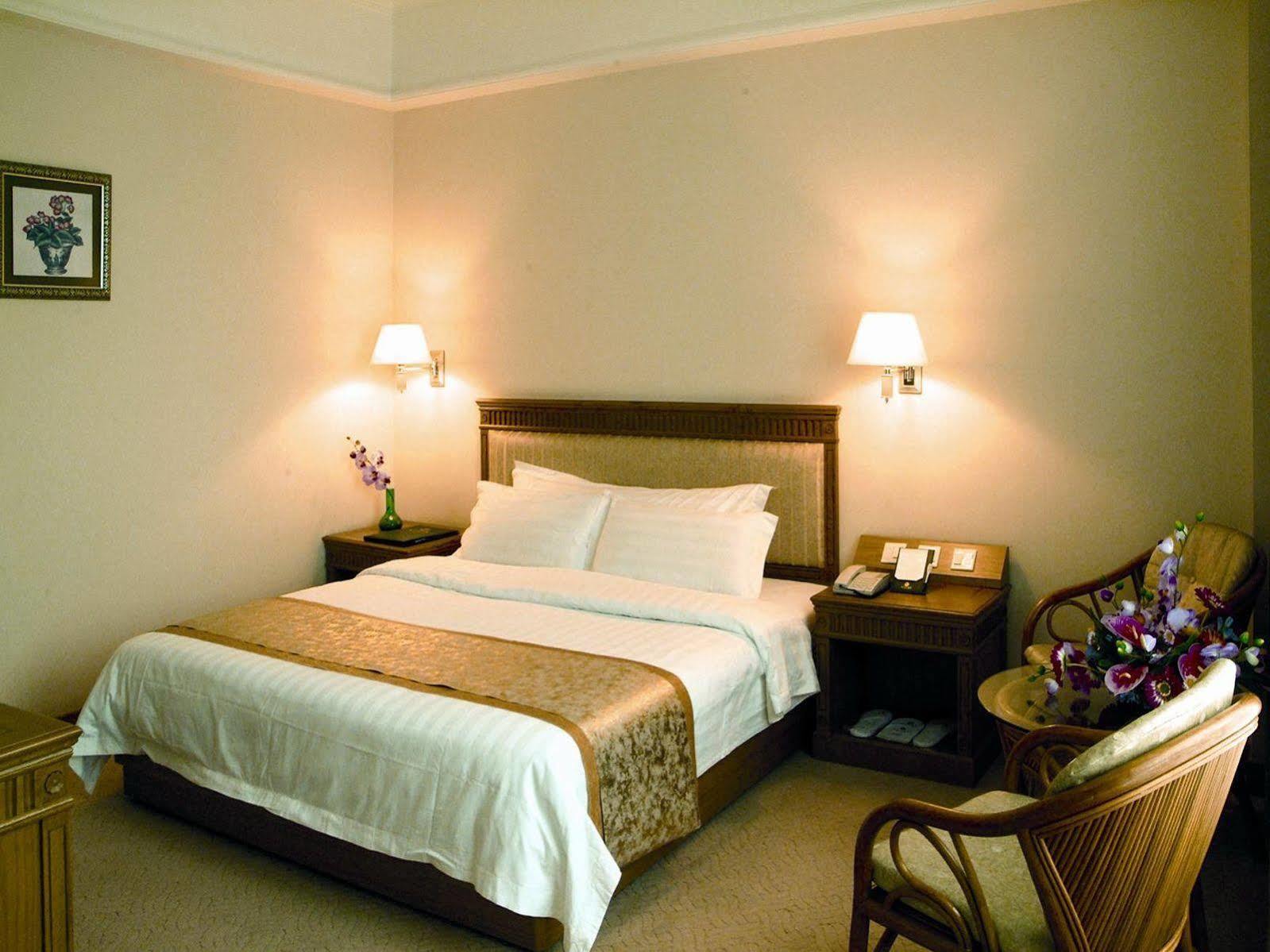 Guangzhou Nanfang Yiyuan Hotel Luaran gambar